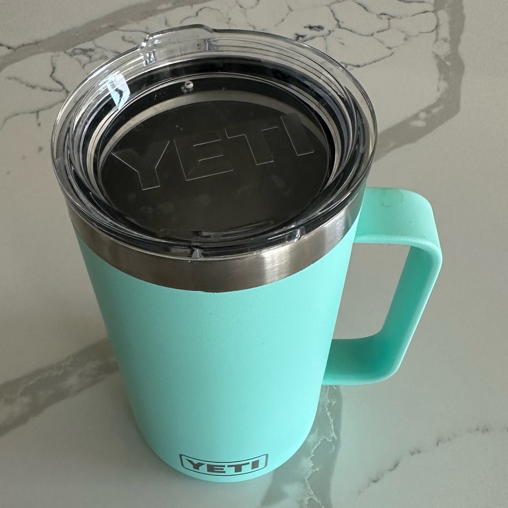 Yeti Rambler 24oz Mug with Lid in Seafoam